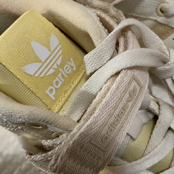 adidas gazelle silver green womens Adidas Forum Mid Parley main image 1